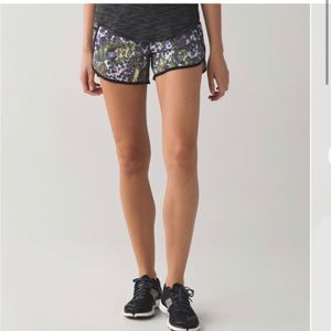 Lululemon Tracker Short III Floral Sport B/W
